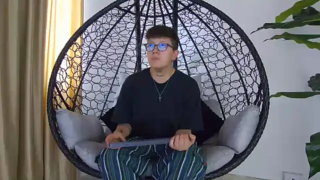 Snapshot of alex_noa chatting on 10-25-25, 07:19 alex noa online show from 10-25-25, 07:19