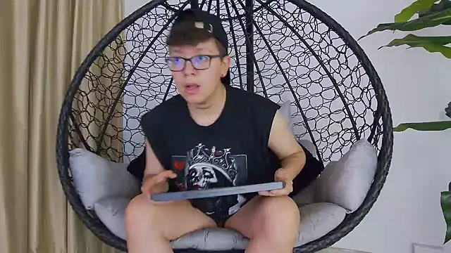 Snapshot of alex_noa chatting on 10-28-25, 07:16 alex noa online show from 10-28-25, 07:16