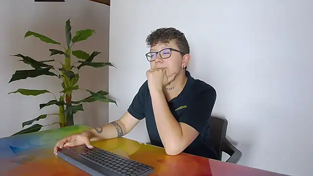 Snapshot of alex_noa chatting on 10-29-25, 07:26 alex noa online show from 10-29-25, 07:26