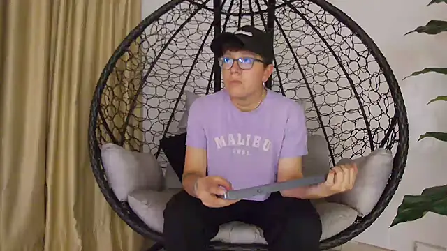 Snapshot of alex_noa chatting on 11-11-25, 07:25 alex noa online show from 11-11-25, 07:25