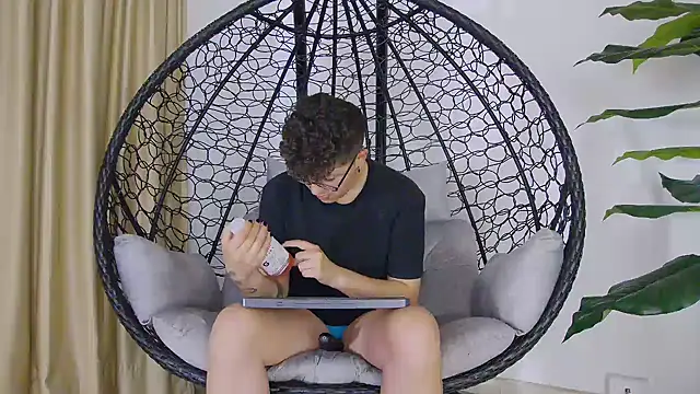 Snapshot of alex_noa chatting on 11-19-25, 07:25 alex noa online show from 11-19-25, 07:25