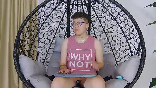 Snapshot of alex_noa chatting on 11-21-25, 07:45 alex noa online show from 11-21-25, 07:45