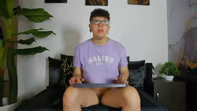 Snapshot of alex_noa chatting on 02-14-26, 07:21 alex noa online show from 02-14-26, 07:21