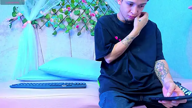 kendalltaylorr online show from 01-12-25, 09:30