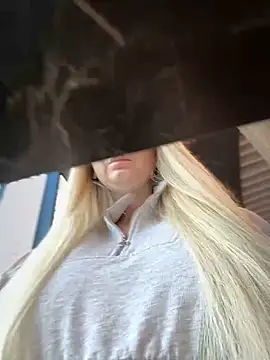 Snapshot of Teya_moon_ chatting on 12-04-24, 10:02 Teya moon  online show from 12-04-24, 10:02