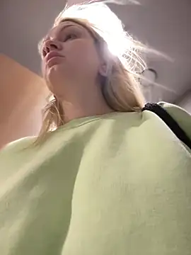 Snapshot of Teya_moon_ chatting on 12-20-24, 12:27 Teya moon  online show from 12-20-24, 12:27