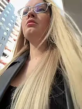 Snapshot of Teya_moon_ chatting on 02-15-25, 11:50 Teya moon  online show from 02-15-25, 11:50