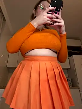 Snapshot of Teya_moon_ chatting on 10-28-25, 07:27 Teya moon  online show from 10-28-25, 07:27