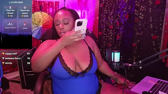 Snapshot of cheriserozequeen chatting on 10-28-25, 02:37 cheriserozequeen online show from 10-28-25, 02:37