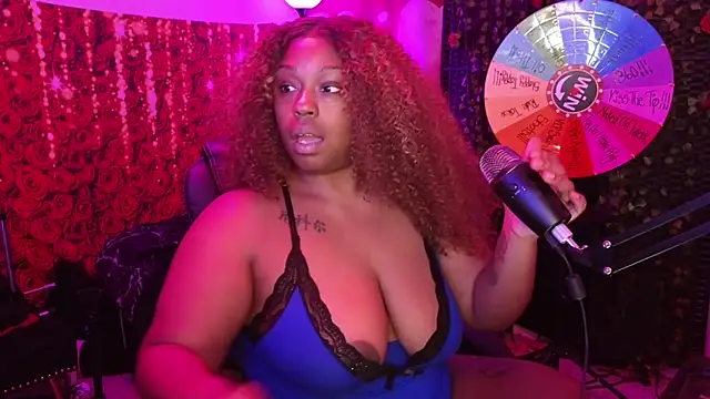 Snapshot of cheriserozequeen chatting on 06-05-26, 02:01 cheriserozequeen online show from 06-05-26, 02:01