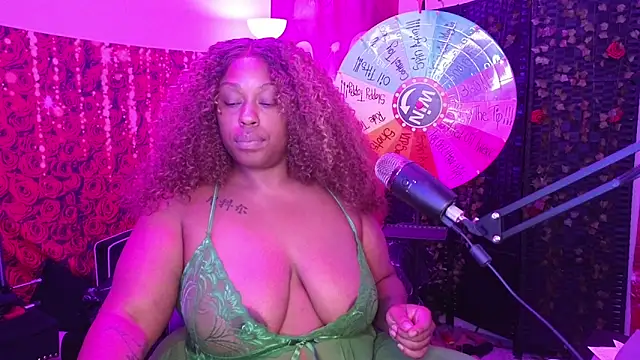 Snapshot of cheriserozequeen chatting on 06-07-26, 05:06 cheriserozequeen online show from 06-07-26, 05:06