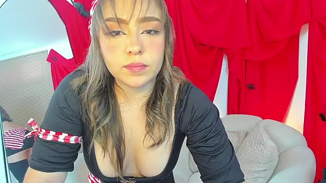 Snapshot of SofiMeza chatting on 10-23-25, 07:12 SofiMeza online show from 10-23-25, 07:12
