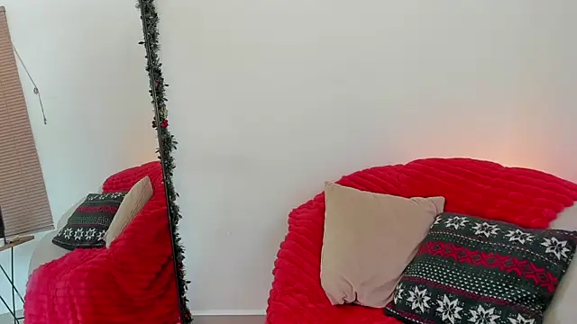 Snapshot of SofiMeza chatting on 12-17-25, 04:46 SofiMeza online show from 12-17-25, 04:46