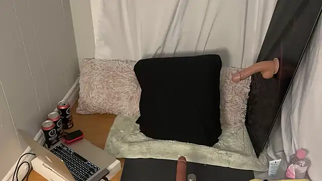 Snapshot of IvyWylde chatting on 10-26-25, 08:26 IvyWylde online show from 10-26-25, 08:26