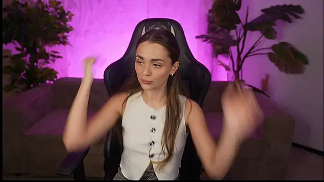 Snapshot of Lana_Pulse chatting on 04-04-26, 10:29 Lana Pulse online show from 04-04-26, 10:29