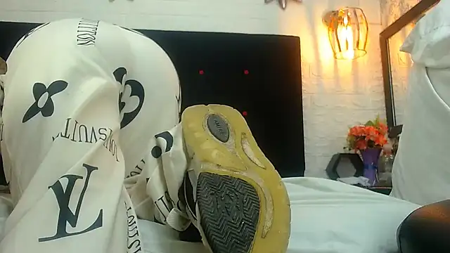 Snapshot of hairy_pussywet chatting on 12-07-24, 12:24 hairy pussywet online show from 12-07-24, 12:24