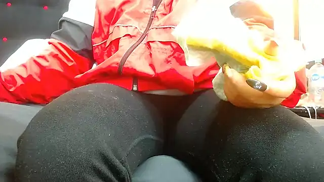 Snapshot of hairy_pussywet chatting on 12-10-24, 07:11 hairy pussywet online show from 12-10-24, 07:11