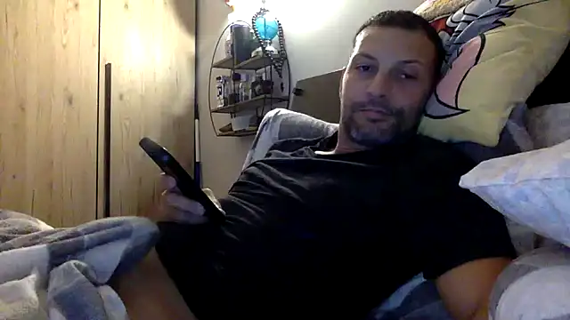 Snapshot of goroasroma90 chatting on 11-18-25, 08:41 goroasroma90 online show from 11-18-25, 08:41