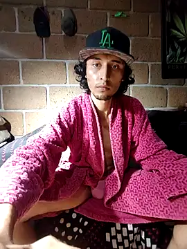 Snapshot of Pitudo20cmm chatting on 09-18-25, 06:37 Pitudo20cmm online show from 09-18-25, 06:37