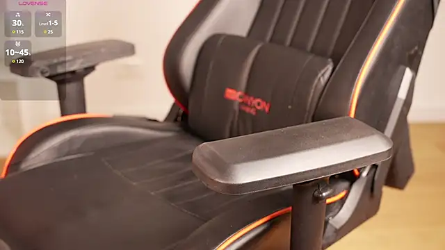 Snapshot of Vikky_Love chatting on 02-14-25, 07:33 Vikky Love online show from 02-14-25, 07:33