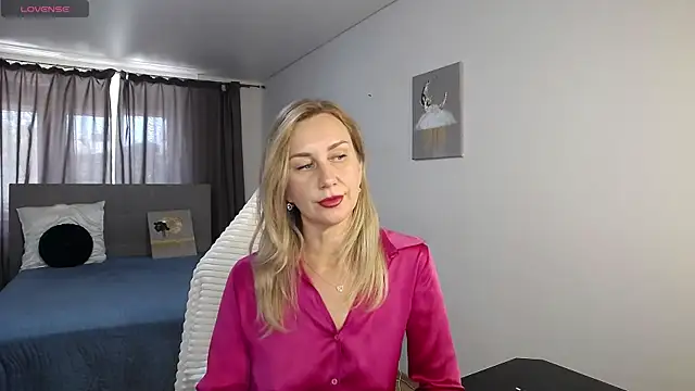Vanessa Nowak online show from 07-12-26, 06:59