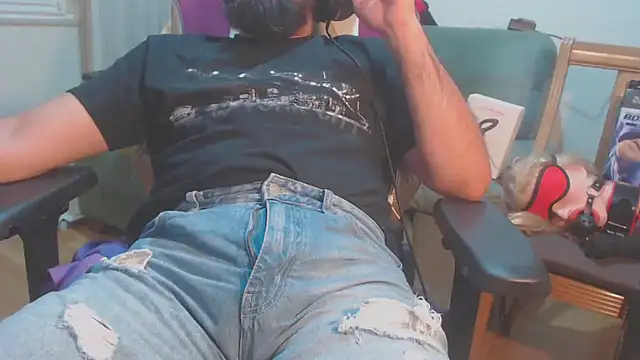 Snapshot of master4subslut chatting on 10-05-25, 09:45 master4subslut online show from 10-05-25, 09:45