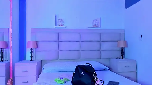 Snapshot of Agathaargent_ chatting on 10-29-25, 04:15 Agathaargent online show from 10-29-25, 04:15