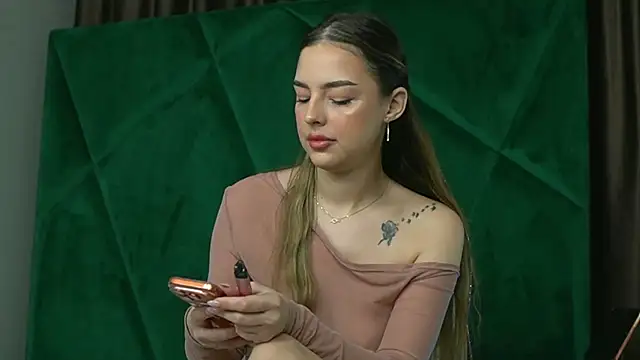 ScarletColes online show from 01-10-26, 11:42