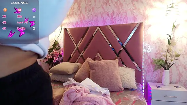 Miaa Smiith1 online show from 03-08-25, 12:20