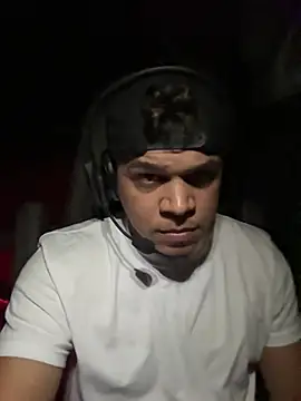 Snapshot of christian0009 chatting on 03-16-26, 05:35 christian0009 online show from 03-16-26, 05:35