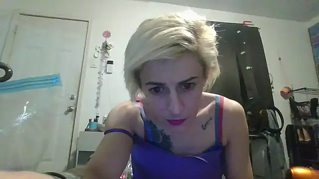 Snapshot of watermellonpussy chatting on 05-20-26, 09:37 watermellonpussy online show from 05-20-26, 09:37
