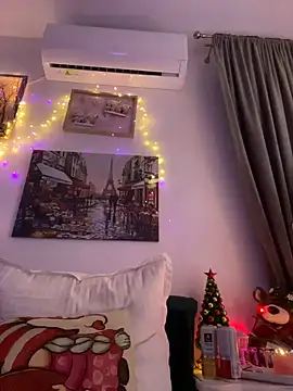 EvelynFrances online show from 12-25-24, 05:58