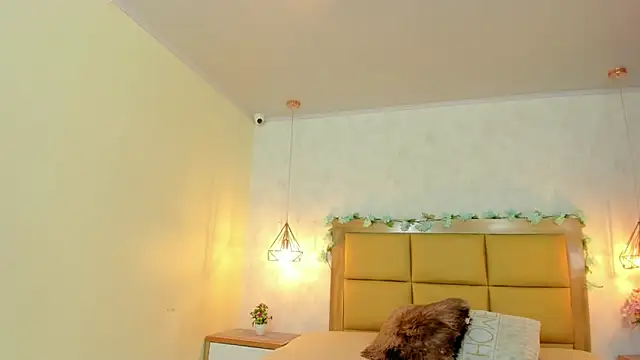 Snapshot of LARSONMIA chatting on 01-19-26, 11:25 LARSONMIA online show from 01-19-26, 11:25