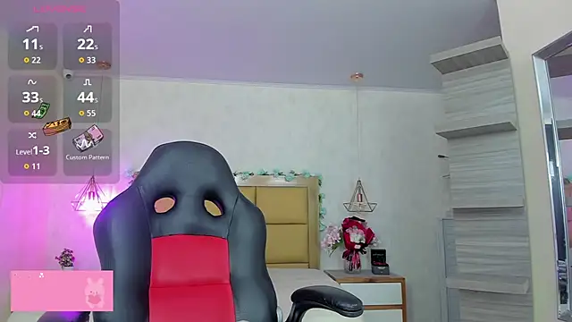 Snapshot of LARSONMIA chatting on 02-03-26, 12:32 LARSONMIA online show from 02-03-26, 12:32