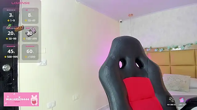 Snapshot of LARSONMIA chatting on 02-04-26, 12:33 LARSONMIA online show from 02-04-26, 12:33