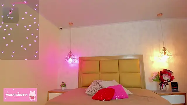 Snapshot of LARSONMIA chatting on 03-02-26, 12:23 LARSONMIA online show from 03-02-26, 12:23