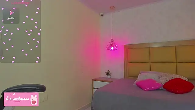 Snapshot of LARSONMIA chatting on 03-04-26, 12:22 LARSONMIA online show from 03-04-26, 12:22