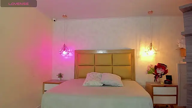 Snapshot of LARSONMIA chatting on 03-07-26, 12:24 LARSONMIA online show from 03-07-26, 12:24