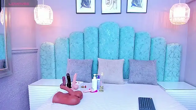 Sara Vanegas online show from 01-28-25, 03:25