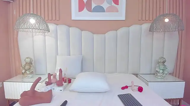 Snapshot of Sara_Vanegas chatting on 12-21-25, 10:55 Sara Vanegas online show from 12-21-25, 10:55