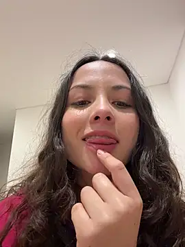 Snapshot of Megan_Rodrigo chatting on 05-10-26, 01:44 Megan Rodrigo online show from 05-10-26, 01:44