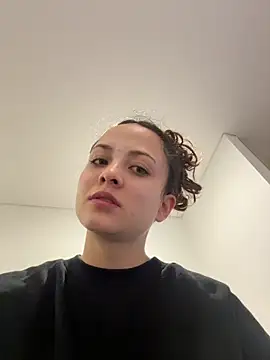 Snapshot of Megan_Rodrigo chatting on 06-11-26, 04:21 Megan Rodrigo online show from 06-11-26, 04:21