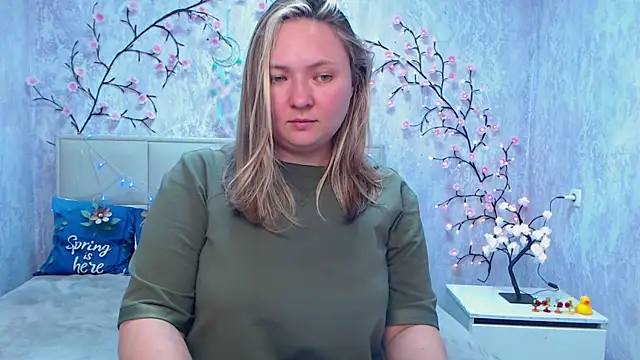 Snapshot of SallyVerda chatting on 05-19-26, 01:56 SallyVerda online show from 05-19-26, 01:56