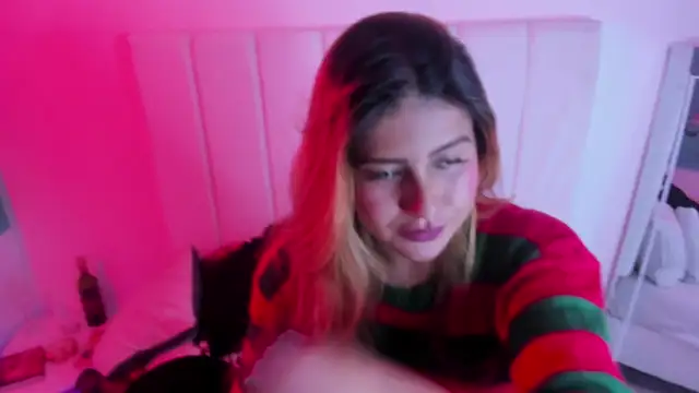 Amber Martins  online show from 10-21-25, 01:34