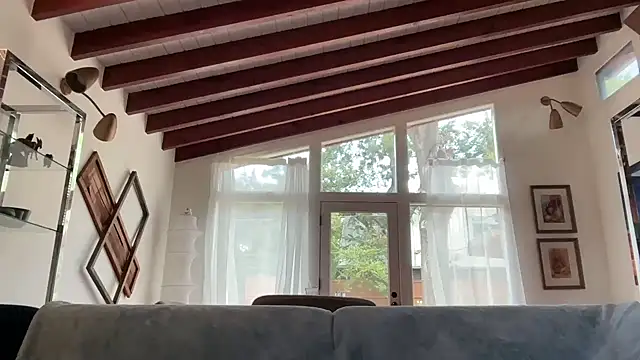 YUMIandbigWOLF online show from 09-25-25, 05:49