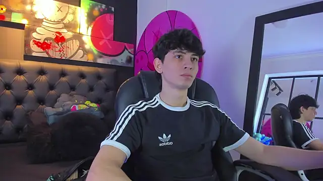 Santi delacruz online show from 01-08-25, 04:11