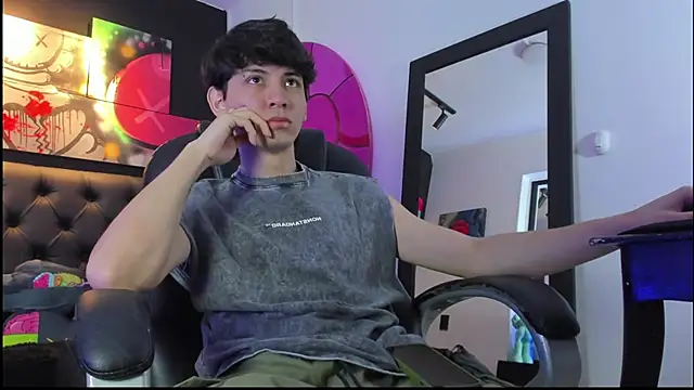 Santi delacruz online show from 01-22-25, 04:23