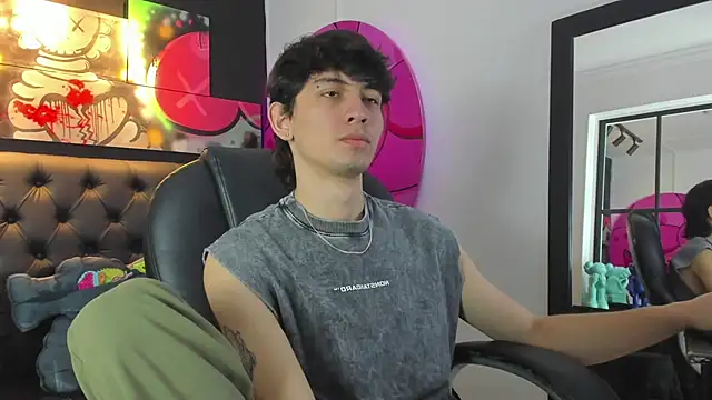 Santi delacruz online show from 02-05-25, 03:20