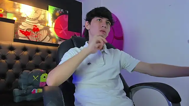 Santi delacruz online show from 02-06-25, 01:54