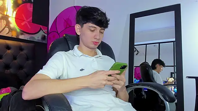 Santi delacruz online show from 02-26-25, 04:24